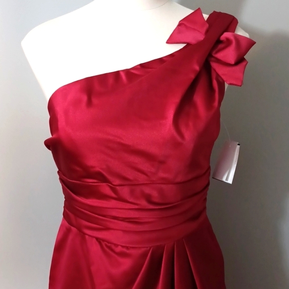 🆕️ Red satin holiday/dance cocktail dress, sz 4. - Picture 2 of 8